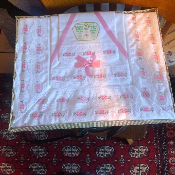 Vintage Embroidered double bed show sheet set by Lady Christina- new in package - Picture 4 of 7